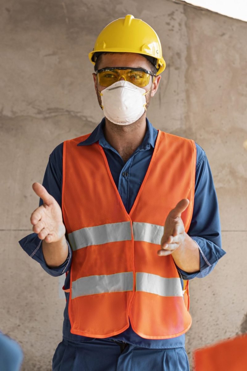 empleados-con-equipo-de-seguridad