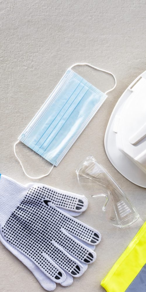 guantes-de-construccion-de-seguridad-planos-y-mascarilla-medica